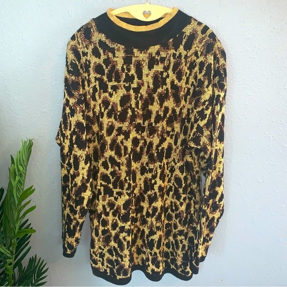 ☀️4/$15 ☀️Nutcracker leopard print metallic knit oversized sweater size large - Picture 1 of 7